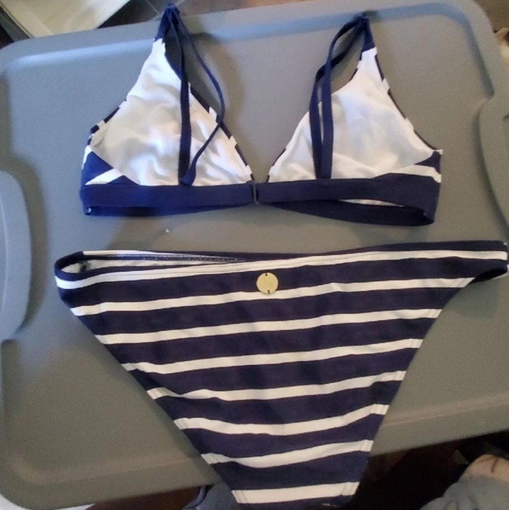 Bathing suit - Picture 2 of 2